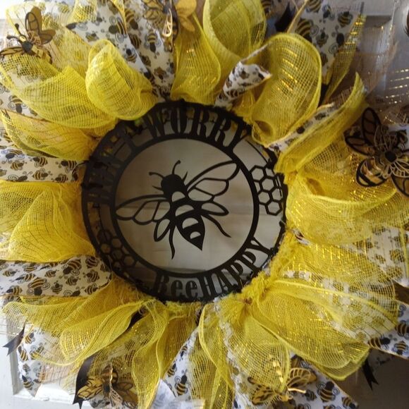 26" Craft Mesh WREATH with custom precision cut 16 gauge Metal BEE Decor center. - Picture 3 of 10